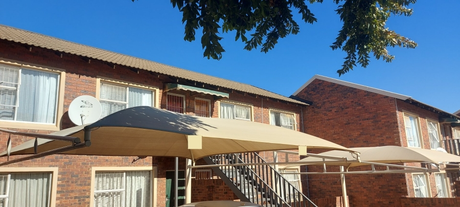 2 Bedroom Property for Sale in Langenhovenpark Free State